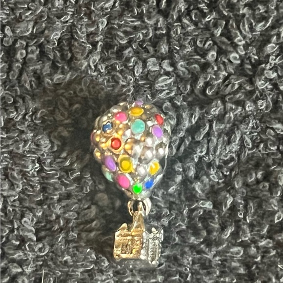 New Pandora Disneys up Balloon House - Picture 2 of 2